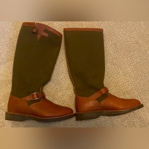 I am selling my Men’s 9.5 Chippewa Snake Boots